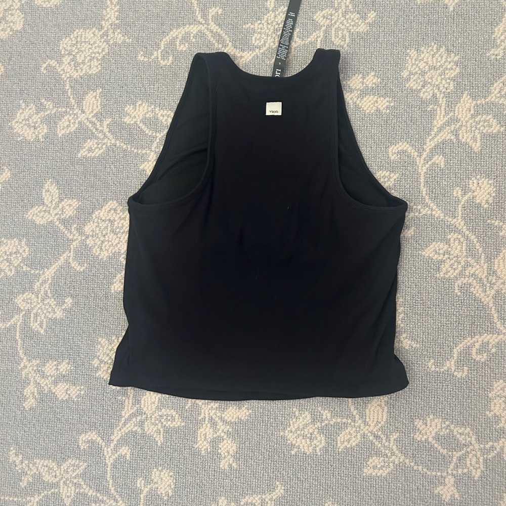 Vuori women’s tank w built in support